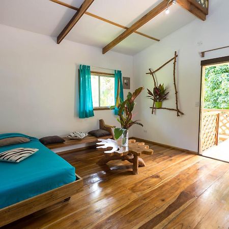 Passion Fruit Lodge Cahuita Eksteriør bilde