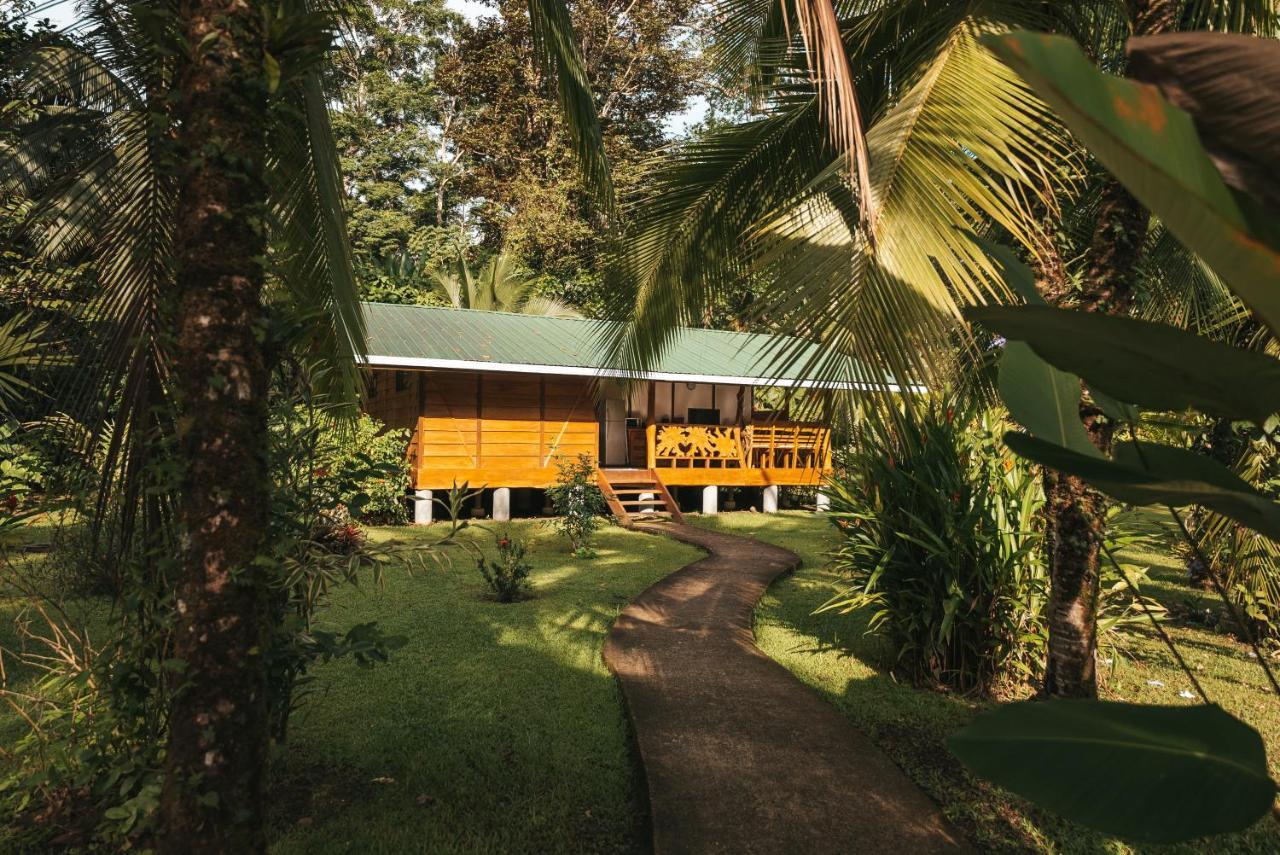 Passion Fruit Lodge Cahuita Eksteriør bilde