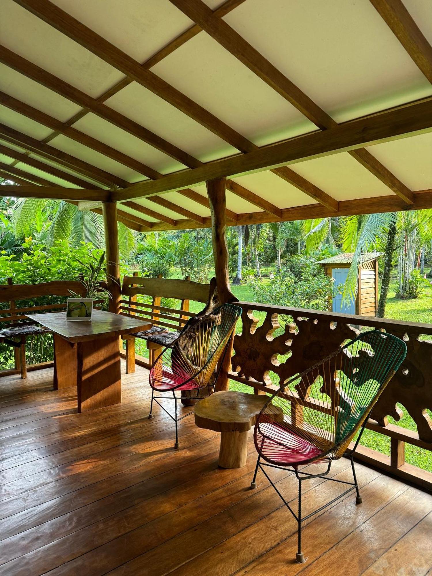 Passion Fruit Lodge Cahuita Eksteriør bilde