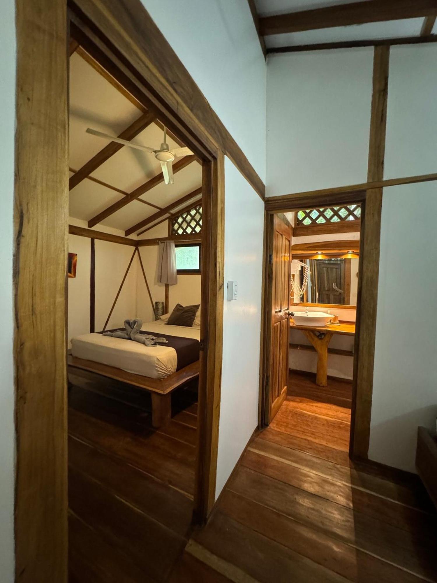 Passion Fruit Lodge Cahuita Eksteriør bilde