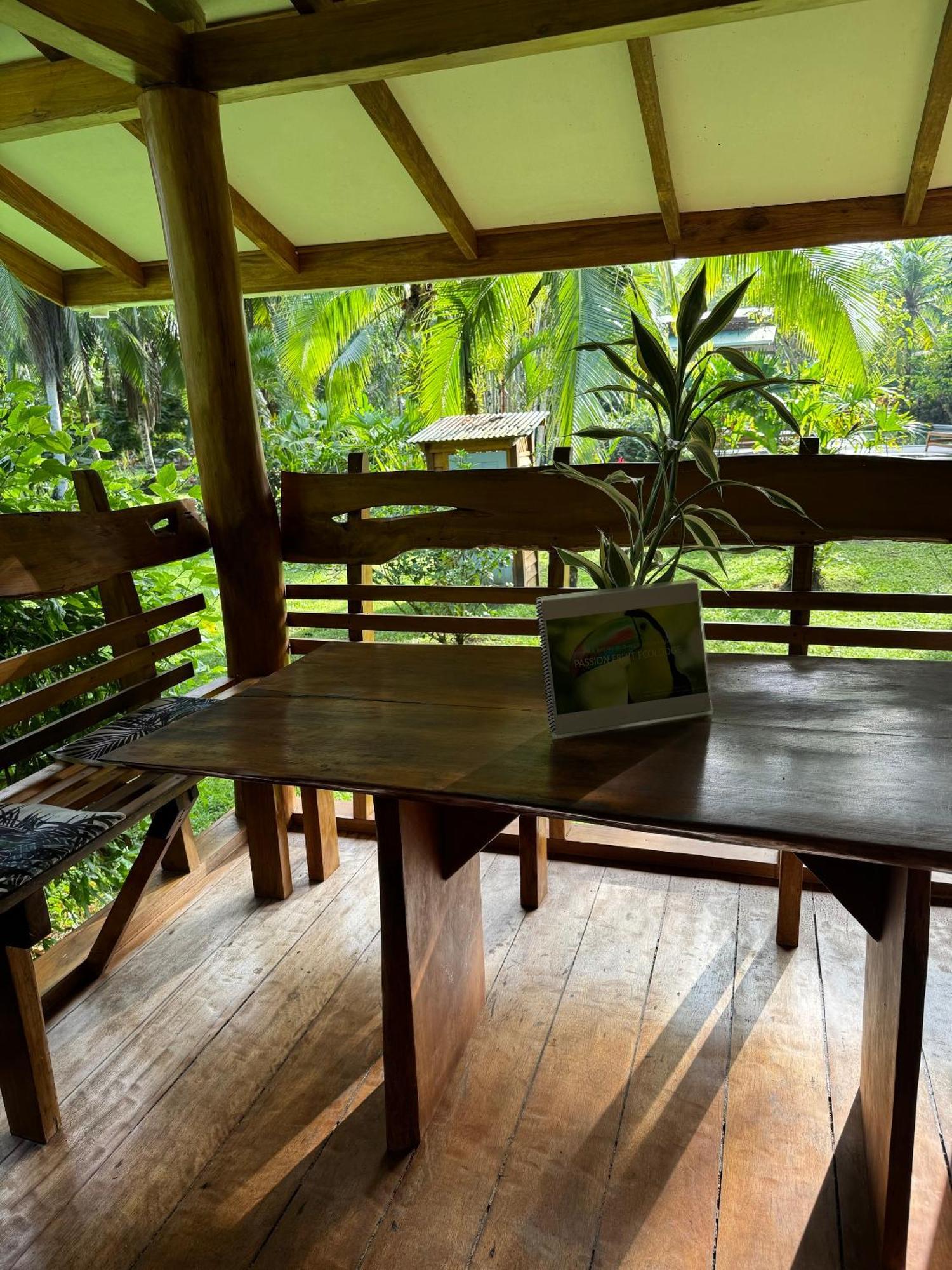Passion Fruit Lodge Cahuita Eksteriør bilde