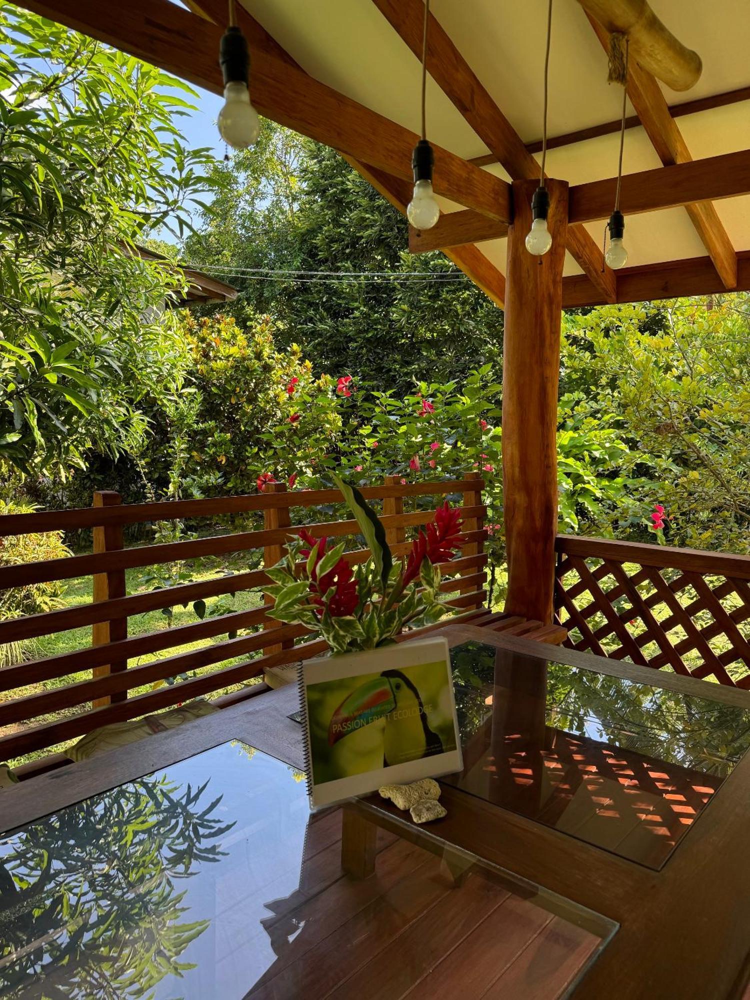 Passion Fruit Lodge Cahuita Eksteriør bilde