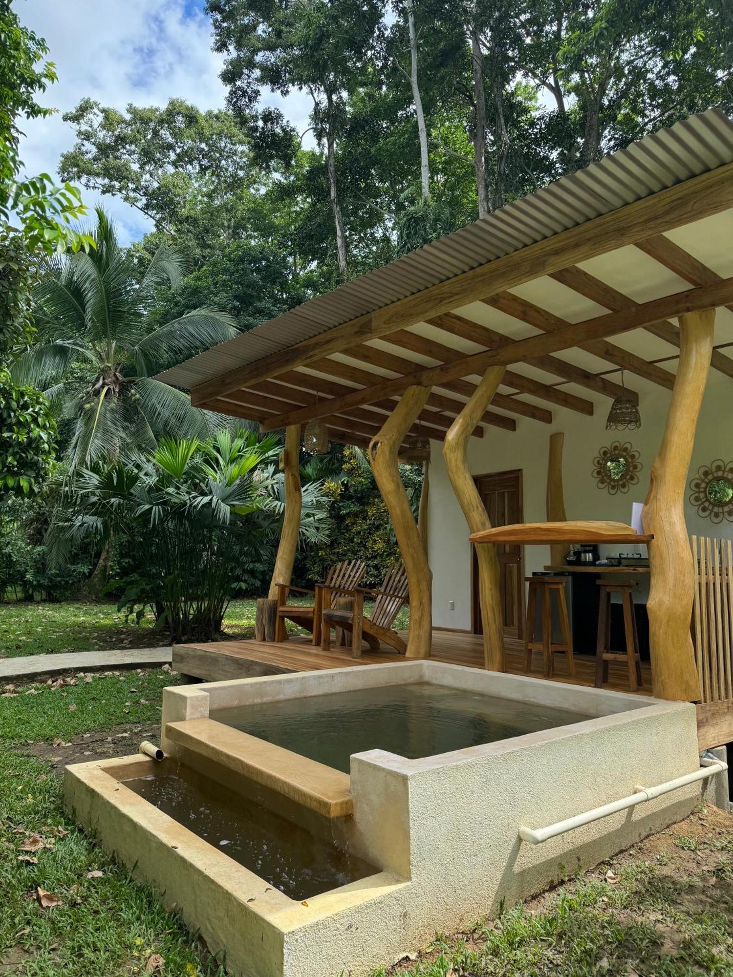 Passion Fruit Lodge Cahuita Eksteriør bilde