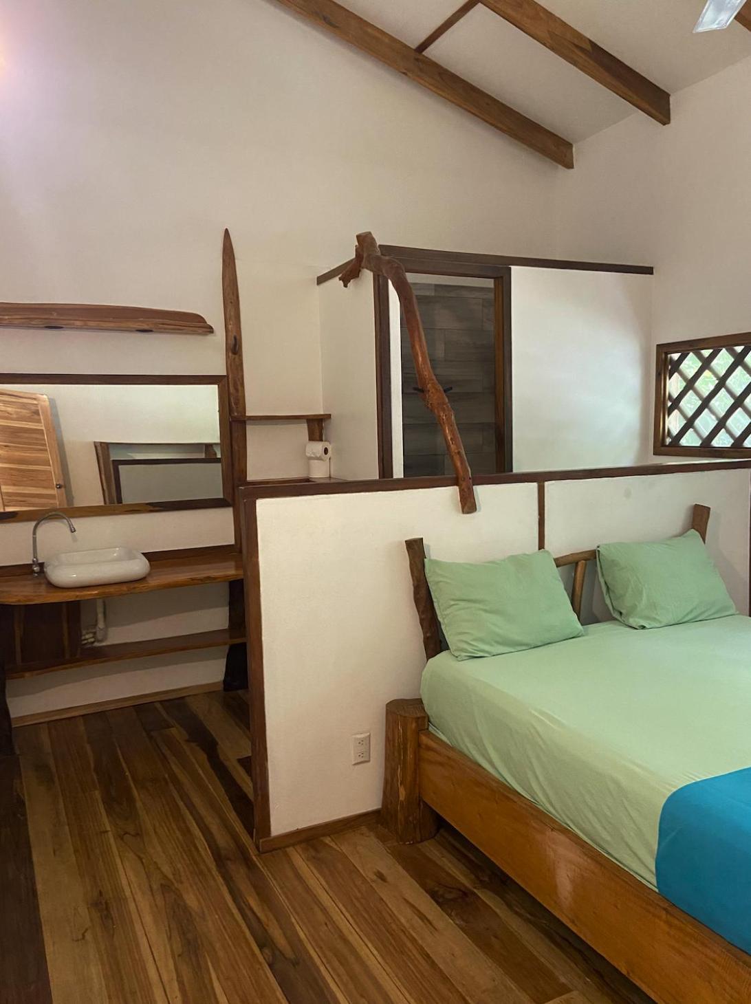 Passion Fruit Lodge Cahuita Eksteriør bilde