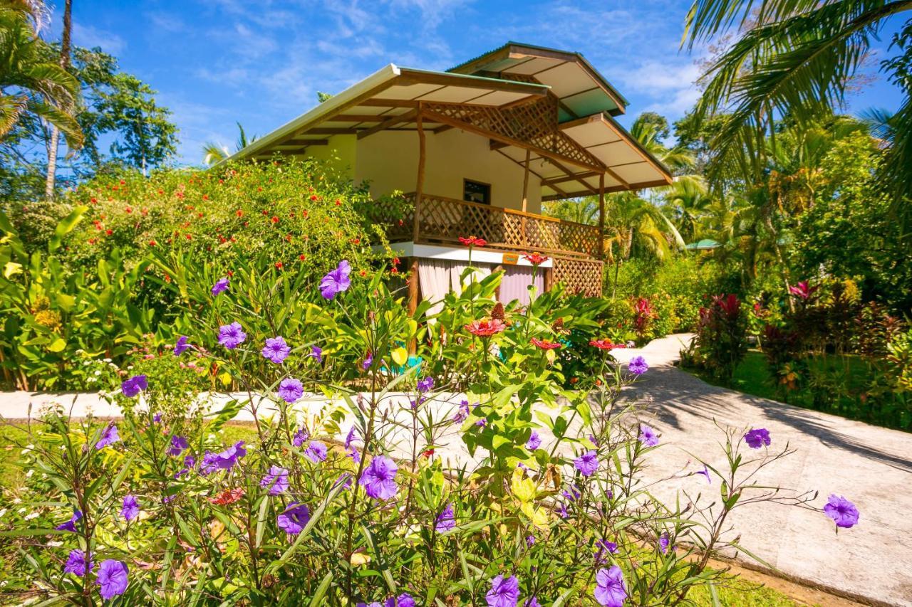 Passion Fruit Lodge Cahuita Eksteriør bilde